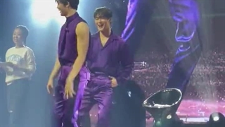 بینی چالش آهنگ pink venom از بلک پینک رو در آخرین کنسرتش اجرا کرده. جوری که انقد جذابههه⁦(⁠~⁠￣⁠³⁠￣⁠)⁠~⁩