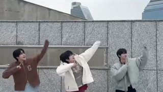 کیوتامممم کنشین عین بچشون میمونه خیلی نینی عه این پسر:گریه:وقتی میگم تراپیست نیاز ندارم یعنی این بچه هارو دارمT-T