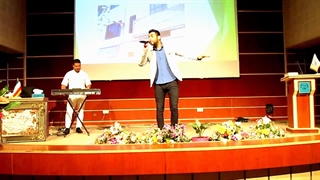 اجرای برنامه هنری تقلیدصدا و استندآپ کمدی