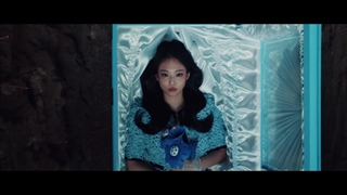 موزیک ویدئو Love Hangover از جنی JENNIE با همکاری دومینیک فایک Dominic Fike