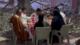 سفره افطاری در مناطق بمباران شده غزه - پیام پایداری مسلمان