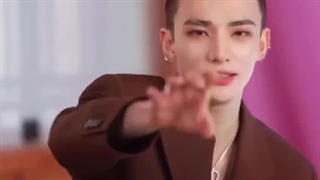 هیونجین وقتی میدونه که جونگین اگه بیاد این برنامه تبدیل به رب گوجه فرنگی میشه از بس که خجالت میکشه: