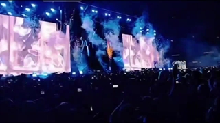 کات از اجرای "Walkin On Water" در تور جهانی dominATE در ریو د ژانیرو