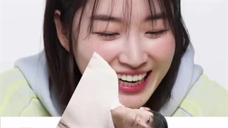 وو جی وان کامنت های طرفدارانش میخونه ذوق می‌کنه ۲۰۲۵