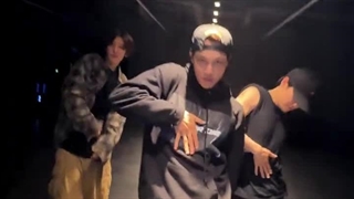 چالش Wait On Me کای با سوهو و چانیول