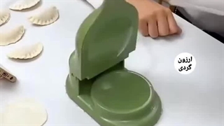 پیراشکی و سمبوسه زن دو کاره