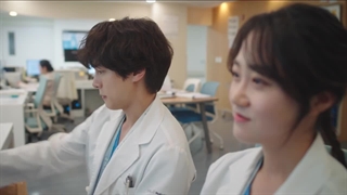 سریال کره ای راهنمای رزیدنتی 2025 (قسمت 9) زیرنویس فارسی چسبیده