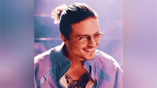 هرکی میخواد عشقمو ببینه بیاد