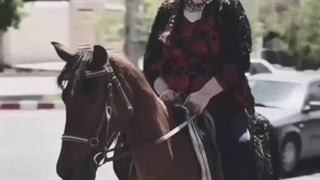 اسکورت عجیب استاندار اقلیم‌ کردستان توسط زنان سوارکار