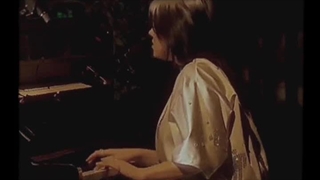 من راجب اون مسابقه شنیدم ... من نمیخوام دخالت بی جا بکنم کپشن؟!