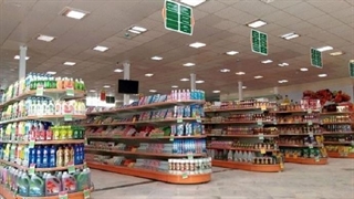 قفسه‌های فروشگاه‌ها پُر از کالای اساسی