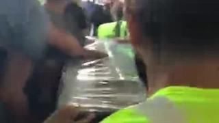 پیکرهای شهید ابوعلی محافظ سید حسن نصرالله و پسرش به بیروت رسید