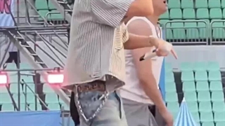 ( " جیهوپ امروز توی فستیوال Summer Swag سای مایک دراپ هم اجرا کرده /