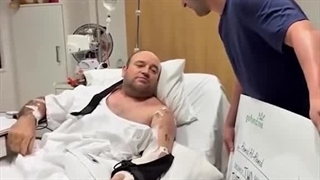 اهدای چک ۲.۵ میلیون دلاری به مرد فداکار حادثه تیراندازی سیدنی