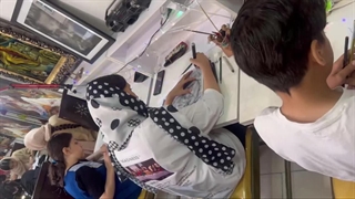 کلاس طراحی در آموزشگاه نقاشی ثمین فرهی مشهد | طراحی چهره و طبیعت با سیاه‌قلم