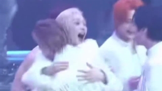 ریکشن هیونجین و اعضا وقتی گوشواره 7 میلیاردی شو پیدا کردن^^