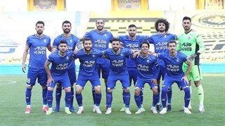 گرم کردن بازیکنان استقلال و گل گهر همراه با حرکات عجیب محمدرضا آزادی