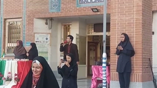 اجرای هاشم رمضانی آهنگ قربونت برم در جشن‌ روز دانش آموز