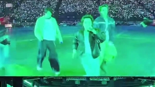 کات اجرای Mic Drop روز سوم کنسرت استنفورد، تور آریرانگ