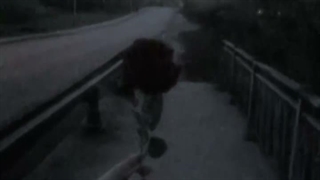 منکه میدونم اولین گلی که برام میخری رو قراره بزاری رو قبرم:))