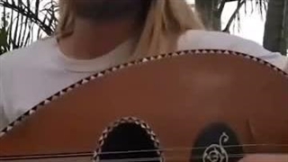 نوحه خوانی خواننده آمریکایی در مدح حضرت علی(ع) به زبان فارسی!!!.....