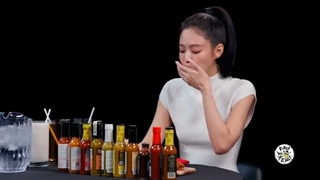 برنامه Hot Ones با حضور جنی با زیرنویس فارسی ⁦⁦✧