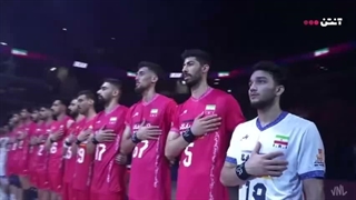 والیبالیست های ایران همزمان با شهادت سالار شهیدان و رهبر شهید انقلاب با دستبند سیاه مقابل آمریکا