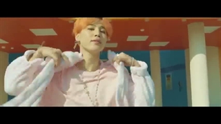 موزیک ویدیو Boy with luv از بی تی اس با حضور هالزی