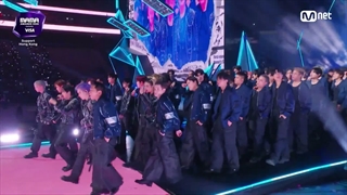 اجرا کامل Stray Kids در مراسم Mama 2025