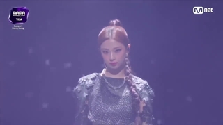 اجرای  WE GO UP (MAMA ver.) + DRIP (MAMA ver.) در MAMA 2025 توسط بیبی مانستر (درخواستی)