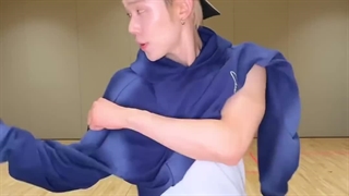 اپدیت تی اکس تی باCoolin  off w #RIWOO #WOONHAK #IceCream #YEONJUN #YEONJUN_IceCream #TXT #BOYNEXTDOOR