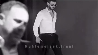 شاه فقط پشت ملکه ی خودش راه میره ...