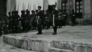 تنها ویدیو رضاشاه قبل تشکیل پهلوی در دوران سردارسپه و رئیس‌الوزرایی در فیلم پرواز من به ایران بکارگردانی خلبانی هولتسر ۱۳۰۳