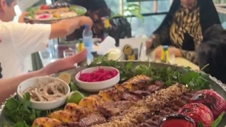 قربون قدم تک‌ تک‌تون! | میزبانی پرشور و استقبال بی‌ نظیر شما در آقای کباب