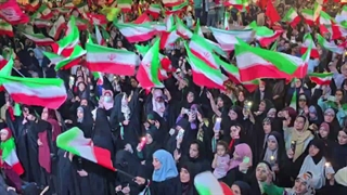 اجرای ابوذر روحی در تجمعات شبانه میدان انقلاب تهران 1405/6/26